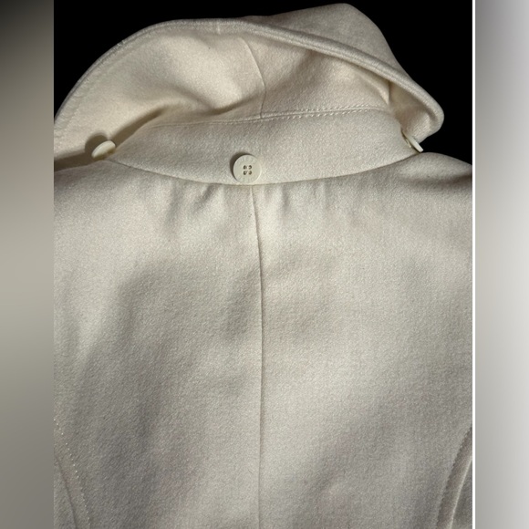 Guess Coat. Size Medium. - Picture 7 of 9